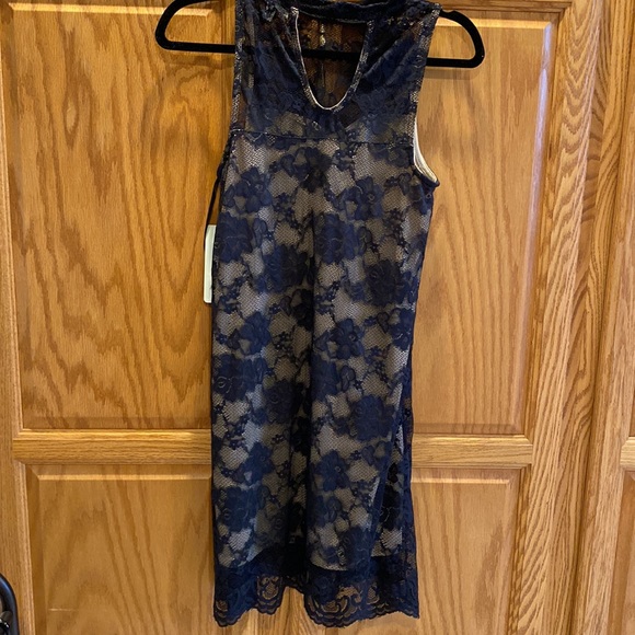 Brand new lace dress - Picture 4 of 4